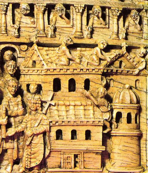 Detail aus einer Elfenbeintafel des Trierer Domschatzes: Fertigstellung und Weihung eines Kirchengebäudes. 